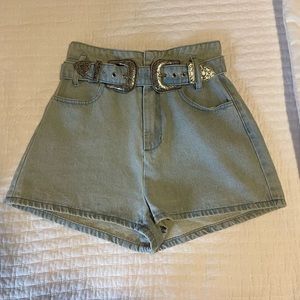 NWOT Western belted denim shorts